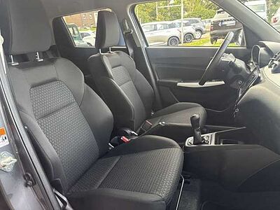 Suzuki Swift 1.0 Boosterjet M/T Comfort +R.Cam+Navi+