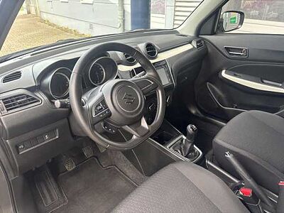 Suzuki Swift 1.0 Boosterjet M/T Comfort +R.Cam+Navi+