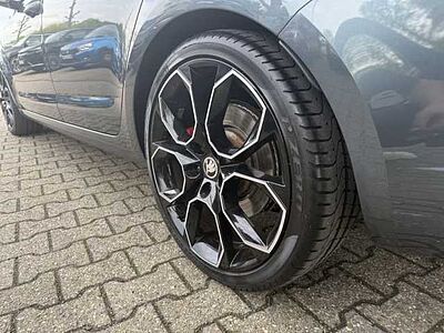 SKODA Octavia TSI RS 2.0 Combi +Navi+CarPlay+Totwinkel